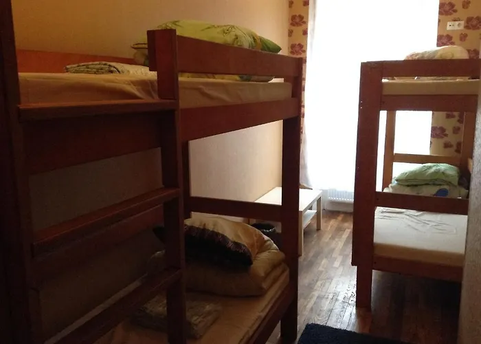 Center Nakvynės namai